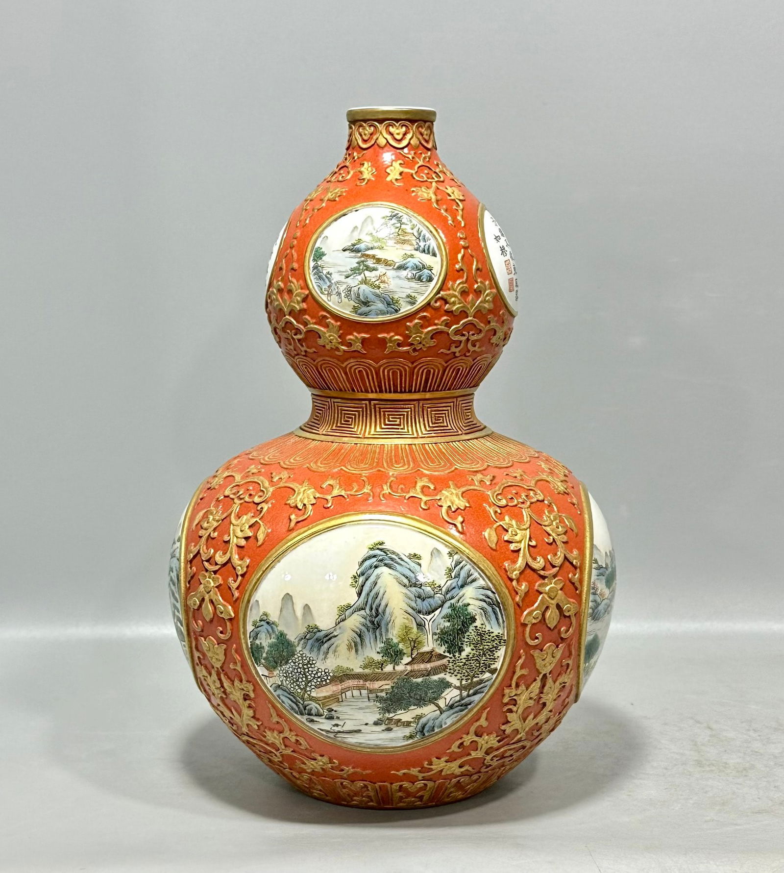 Chinese famille rose porcelain vase Qing dynasty Qianlong Mark & Period (1 of 8)