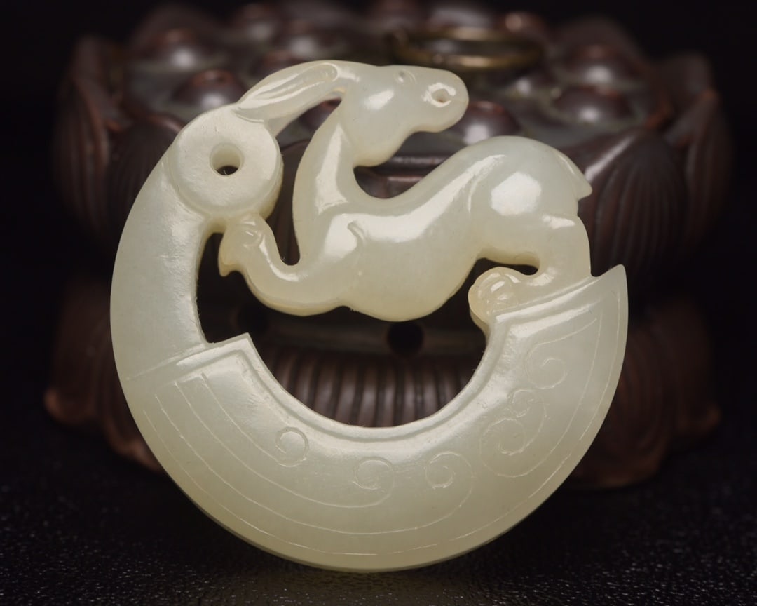 Chinese natural jade carved ornaments Qing dynasty (1 of 9)