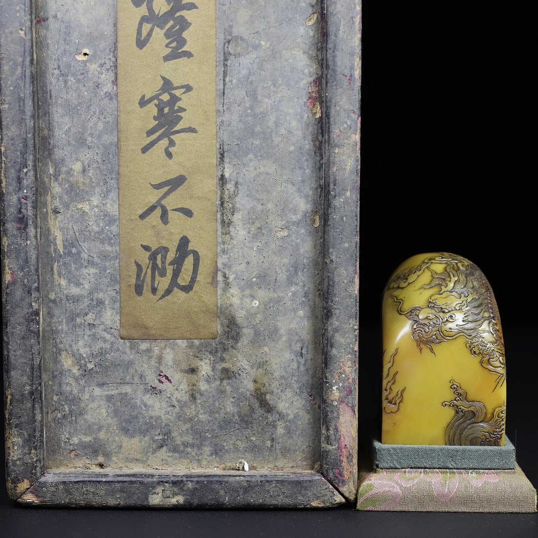 Chinese natural shoushan stone carved seal Qing dynasty: Size: Height 8 cm - Width 5 cm Materials: Natural Shoushan stone Time Period: Qing dynasty Manufactured Date: Qianlong Period Object: Chinese Antique ⛨ Purchase With Confidence ✔ Ve