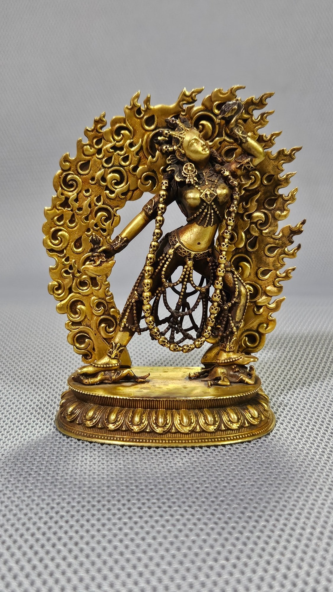 Chinese gilt bronze buddha figure Qing dynasty (1 of 9)