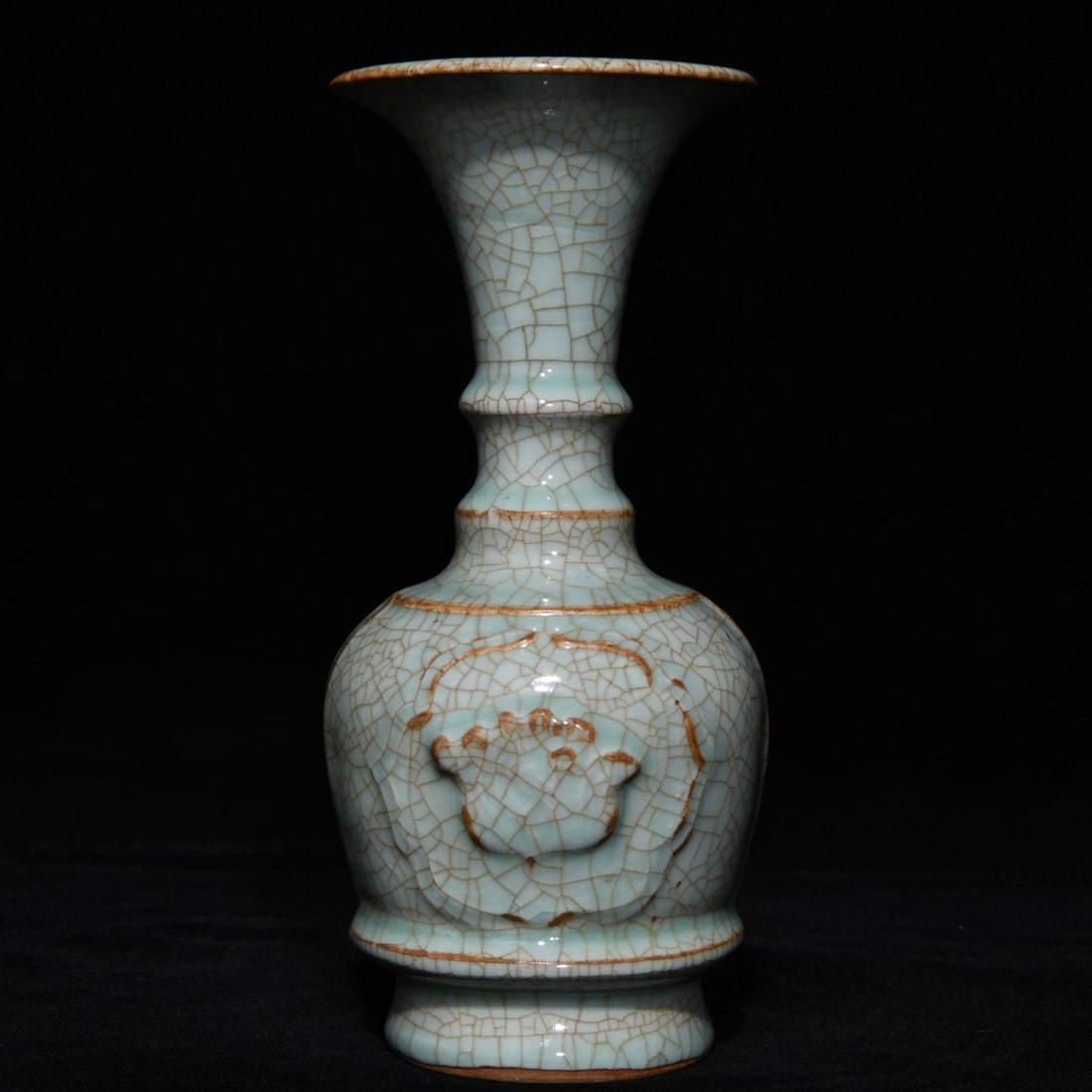Song Dynasty Longquan kiln string pattern bottle (1 of 9)