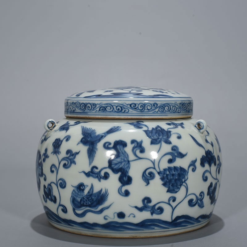 Chinese blue and white porcelain jar Ming dynasty Xuande Mark & Period: Size: Height 12 cm - Width 16 cm Materials: Porcelain Time Period: Ming dynasty Manufactured Date: Xuande Mark & Period Object: Chinese Antique ⛨ Purchase With Confidence ✔ Verifie