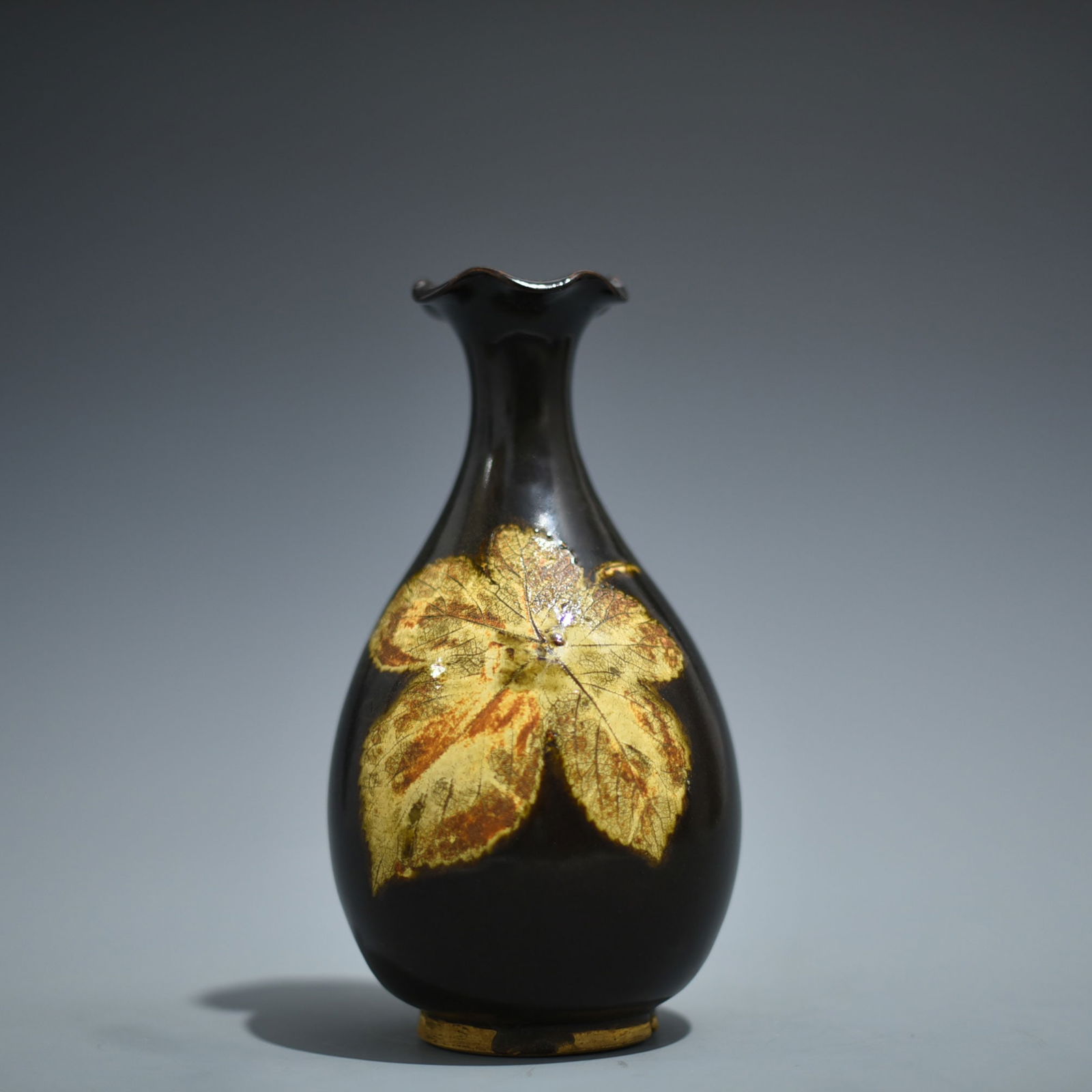 Song Jizhou kiln black glaze wood leaf flower mouth jade pot spring vase (1 of 7)