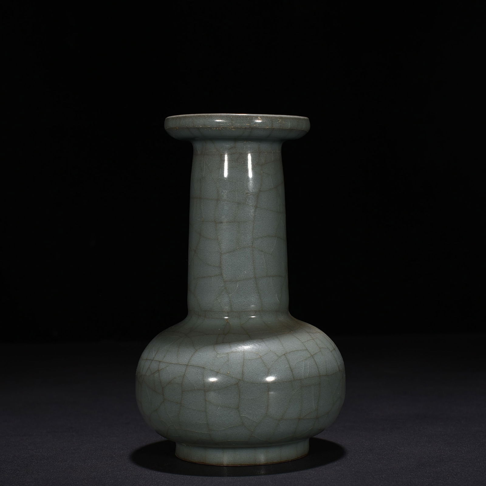 Song Dynasty official kiln plate mouth vase: Size: Height 17 cm - Width 11 cm Materials: Porcelain Time Period: Song dynasty Manufactured Date: 10th-c Object: Chinese Antique ⛨ Purchase With Confidence ✔ Verified Auction House