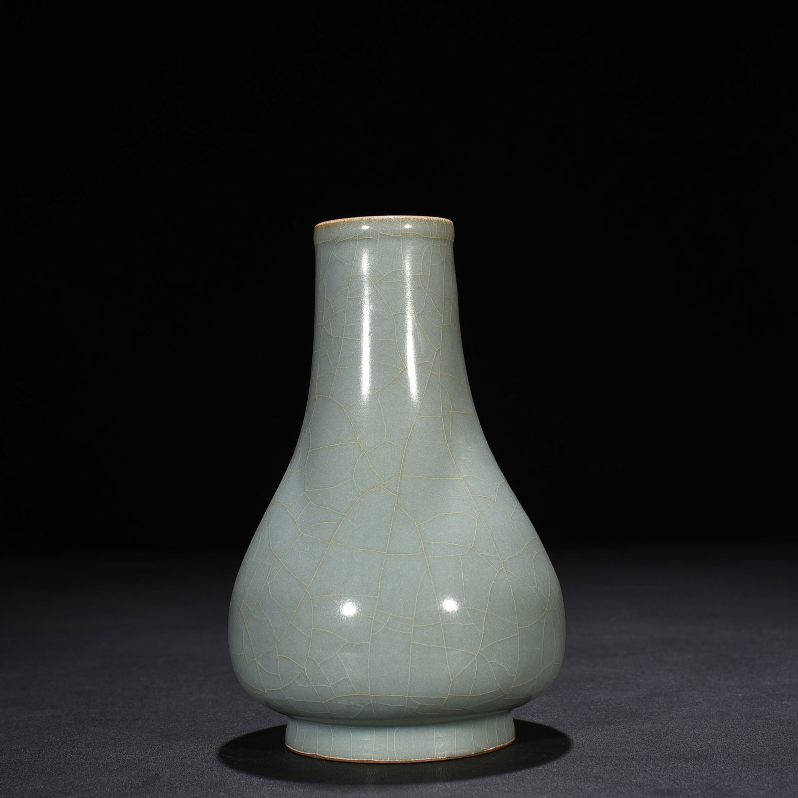 Song Dynasty official kiln celadon vase (1 of 6)