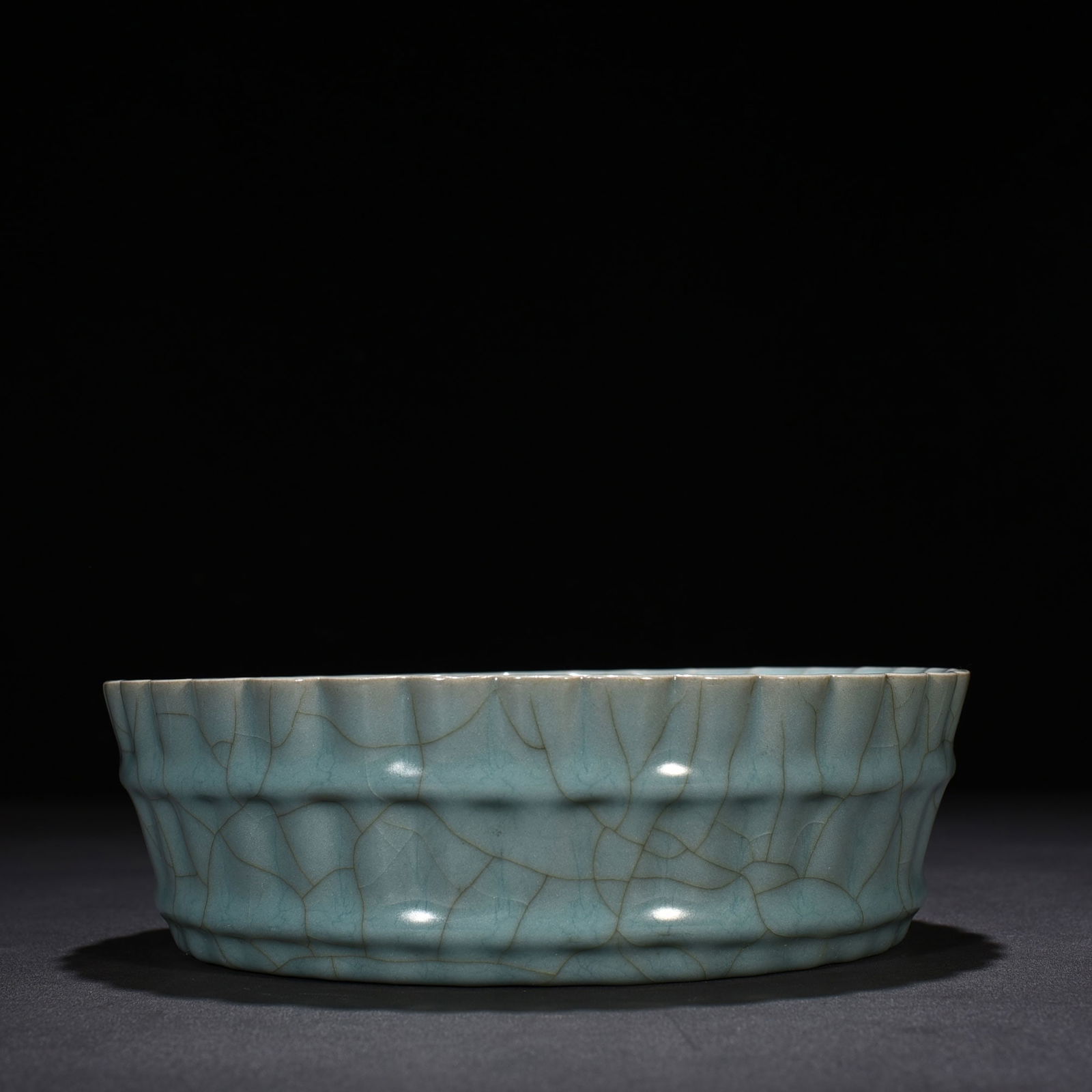 Song Dynasty Guan kiln green glaze sugarcane segment wash (1 of 8)
