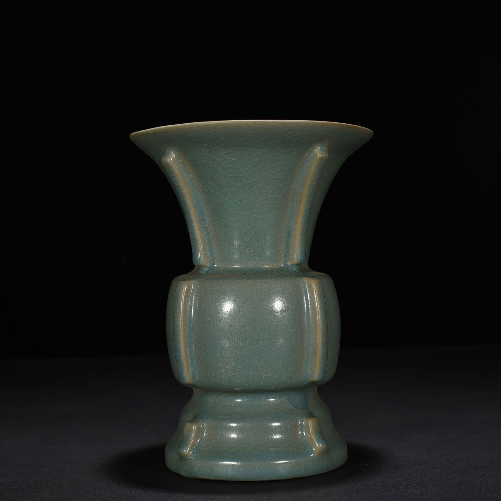 Song Dynasty Ru kiln azure glaze halberd statue flower goblet (1 of 7)