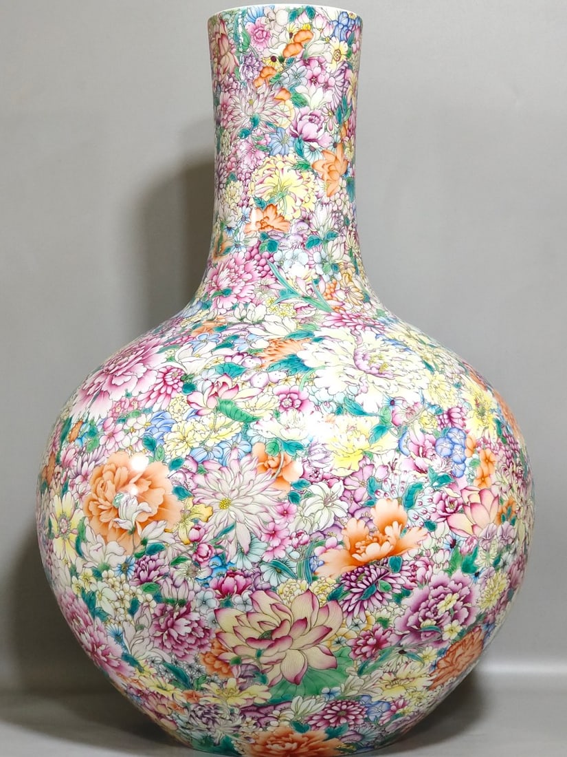 Ten Thousand Flowers Celestial Vase from the Qianlong Period of the Qing Dynasty: Size: Height 56 cm - Width 38 cm Materials: Porcelain Time Period: Qing dynasty Manufactured Date: Qianlong Mark & Period Object: Chinese Antique ⛨ Purchase With Confidence ✔ Verifi