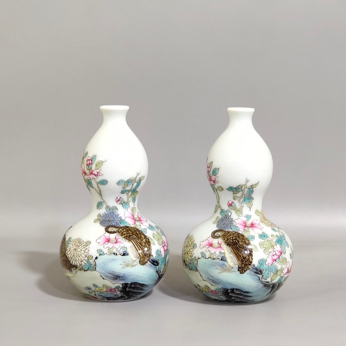 Chinese famille rose porcelain vase pair Qing dynasty Qianlong Mark & Period (1 of 9)
