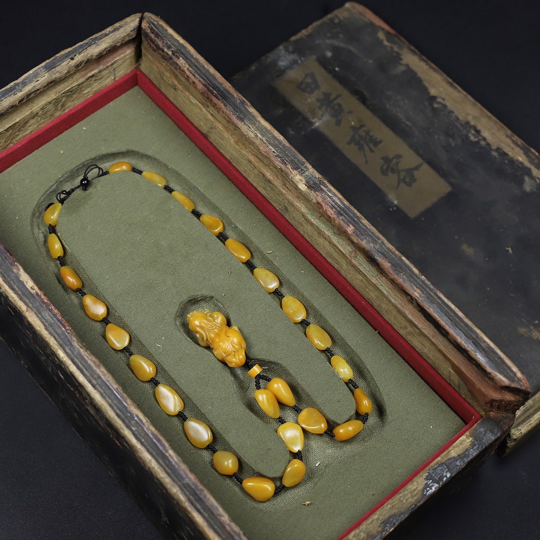 Chinese natural shoushan stone carved necklace Qing dynasty (1 of 10)