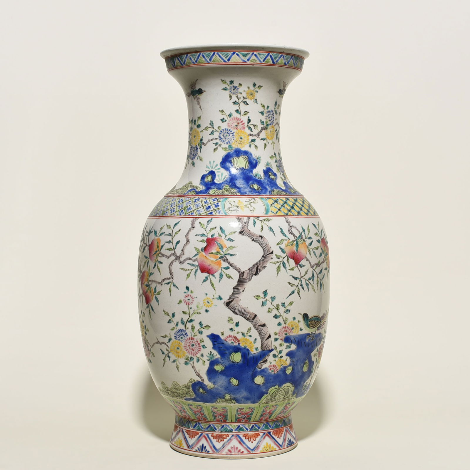 Qing Dynasty Kangxi Famille rose and bird vase (1 of 9)
