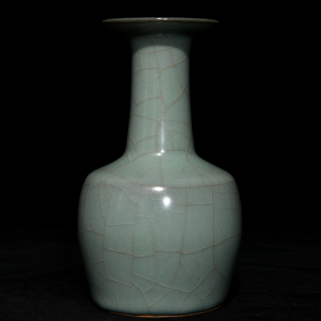 Chinese ru kiln porcelain vase Song dynasty (1 of 9)