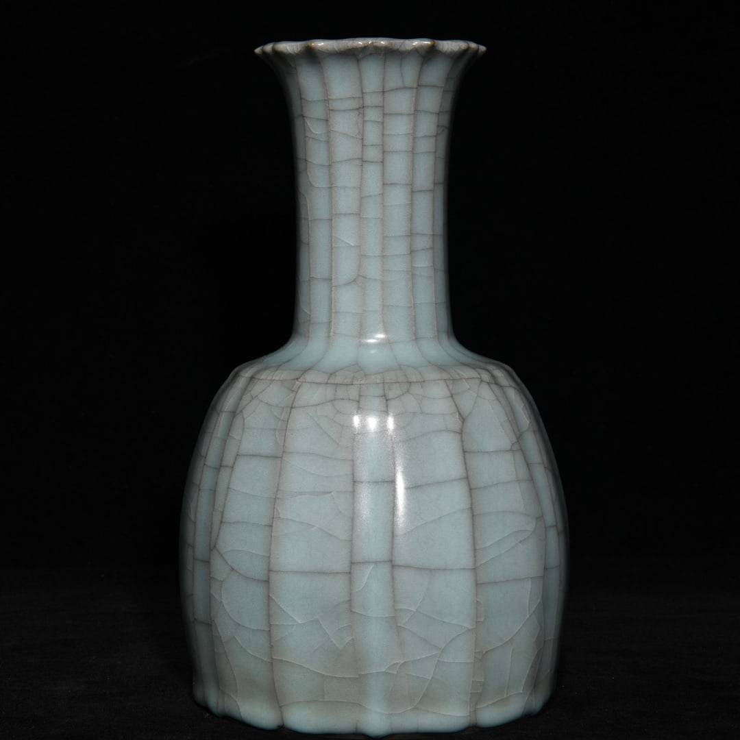 Chinese ru kiln porcelain vase Song dynasty (1 of 9)