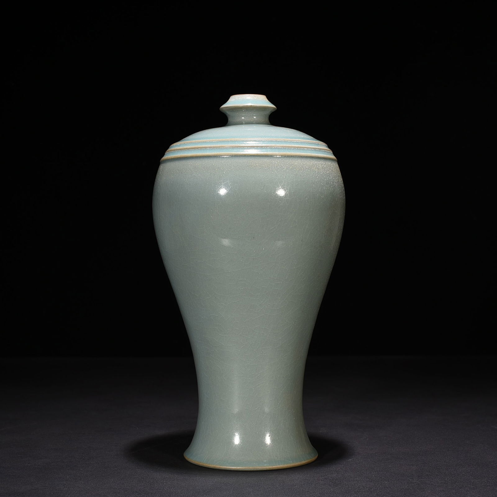Song Dynasty Ru kiln azure glaze dazzling pattern plum vase (1 of 6)