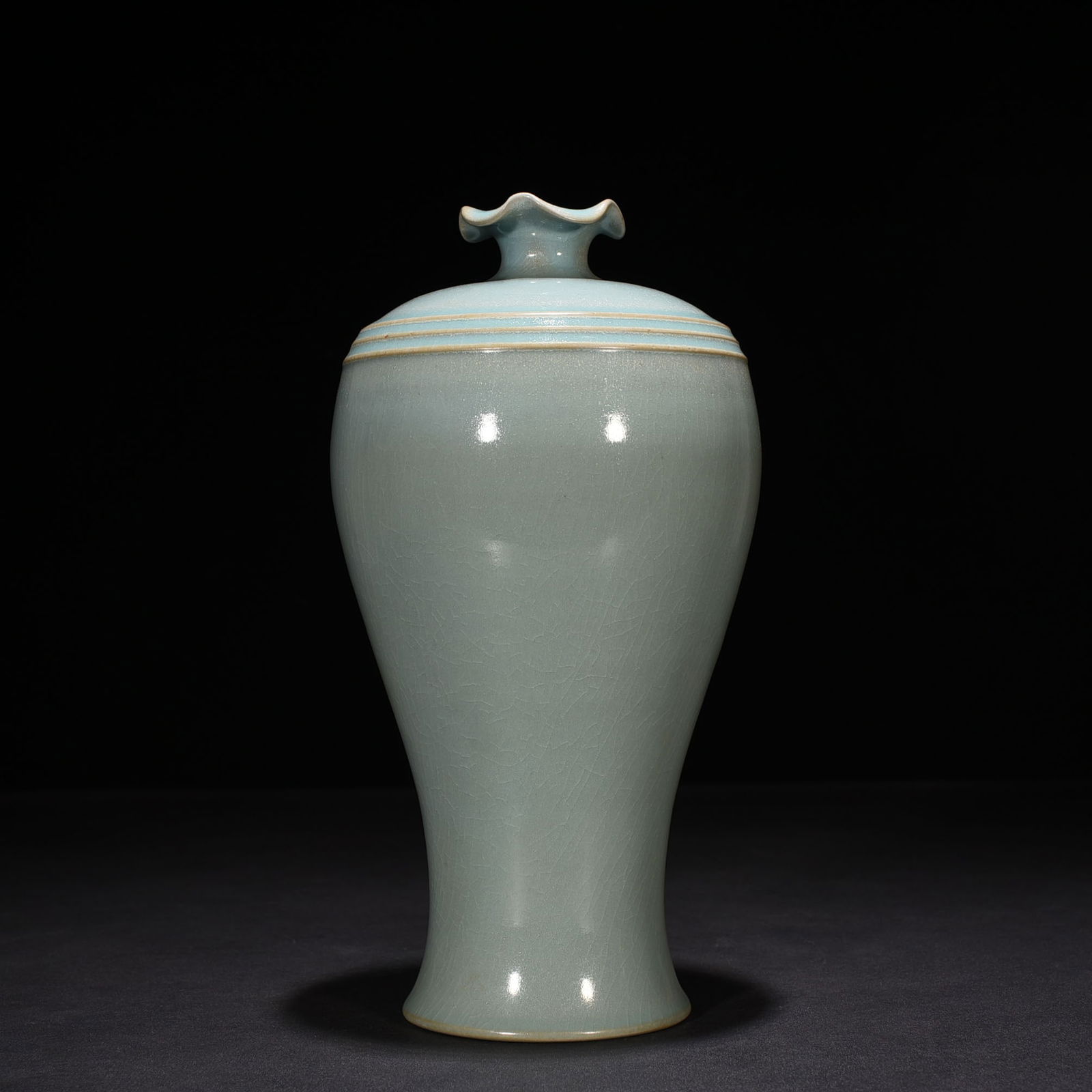 Song Dynasty Ru kiln azure glaze A style plum vase: Size: Height 28 cm - Width 15 cm Materials: Porcelain Time Period: Song dynasty Manufactured Date: 10th-c Object: Chinese Antique ⛨ Purchase With Confidence ✔ Verified Auction House