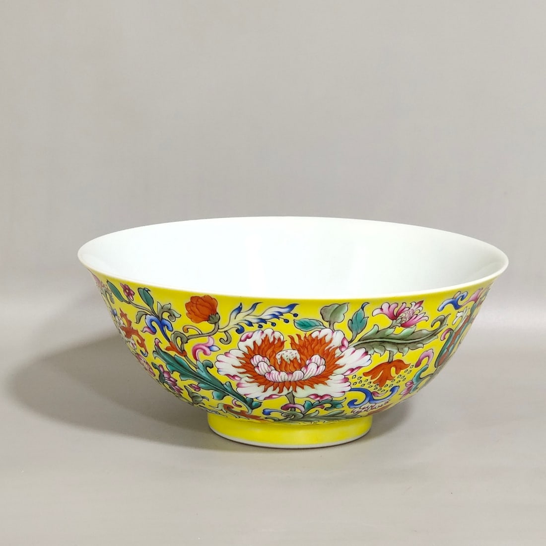 Qing Dynasty Qianlong imperial kiln lemon yellow porcelain body painted enamel foreign flower palace (1 of 9)