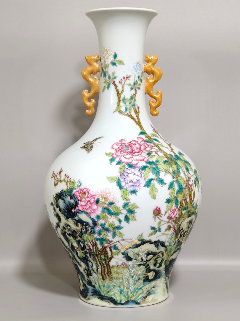 Chinese famille rose porcelain vase Qing dynasty Qianlong Mark & Period (1 of 8)