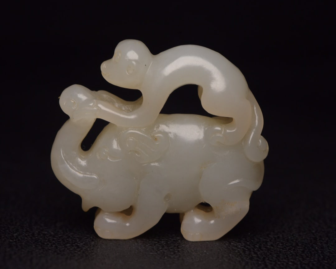 Chinese natural jade carved ornaments Qing dynasty (1 of 9)