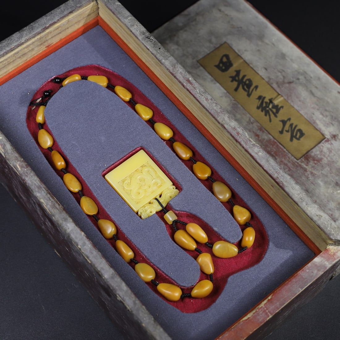 Chinese natural shoushan stone carved necklace Qing dynasty (1 of 10)