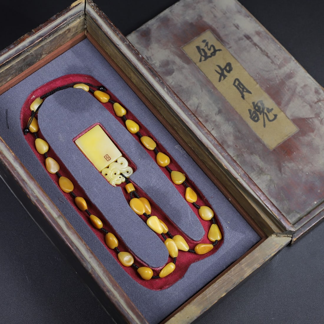 Chinese natural shoushan stone carved necklace Qing dynasty (1 of 9)