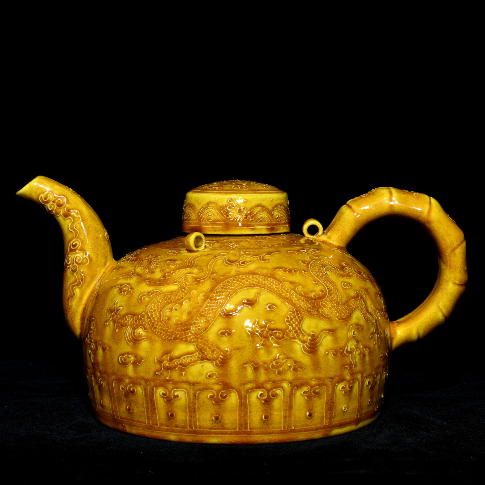 Ming Hongzhi jiao yellow glaze bamboo relief dragon and phoenix pot (1 of 9)