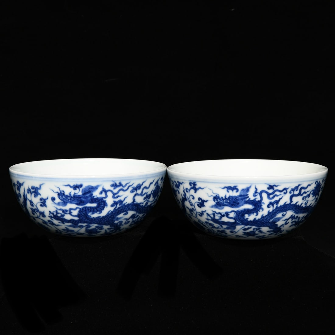 Chinese blue and white porcelain bowl pair Ming dynasty Xuande Mark & Period (1 of 9)