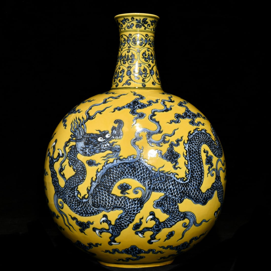 Chinese blue and yellow porcelain vase Ming dynasty Yongle Mark & Period: Size: Height 45 cm - Width 32 cm Materials: Porcelain Time Period: Ming dynasty Manufactured Date: Yongle Mark & Period Object: Chinese Antique ⛨ Purchase With Confidence ✔ Verified