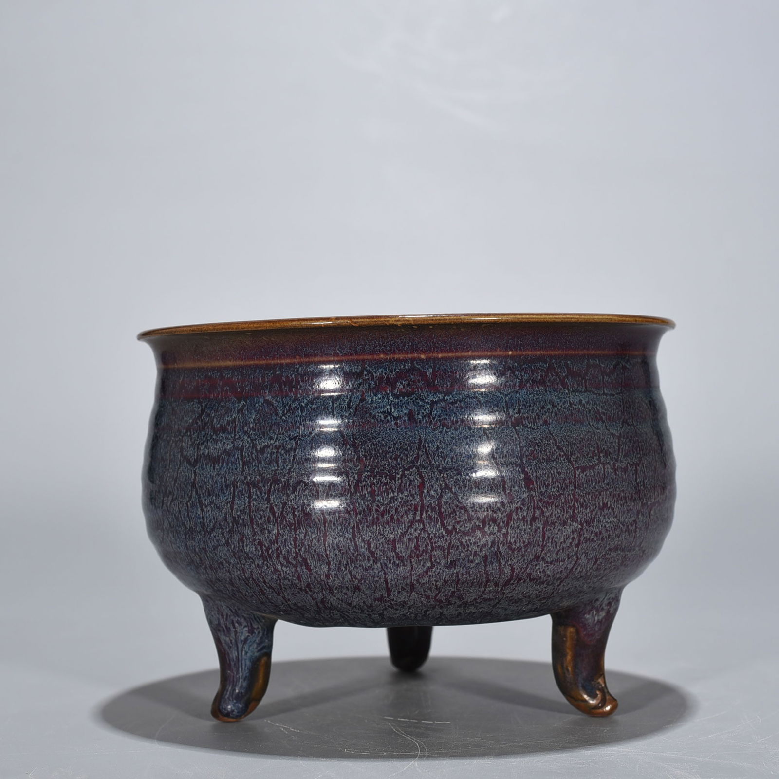 Song Dynasty Jun kiln rose purple glaze dazzling pattern three-legged furnace (1 of 8)