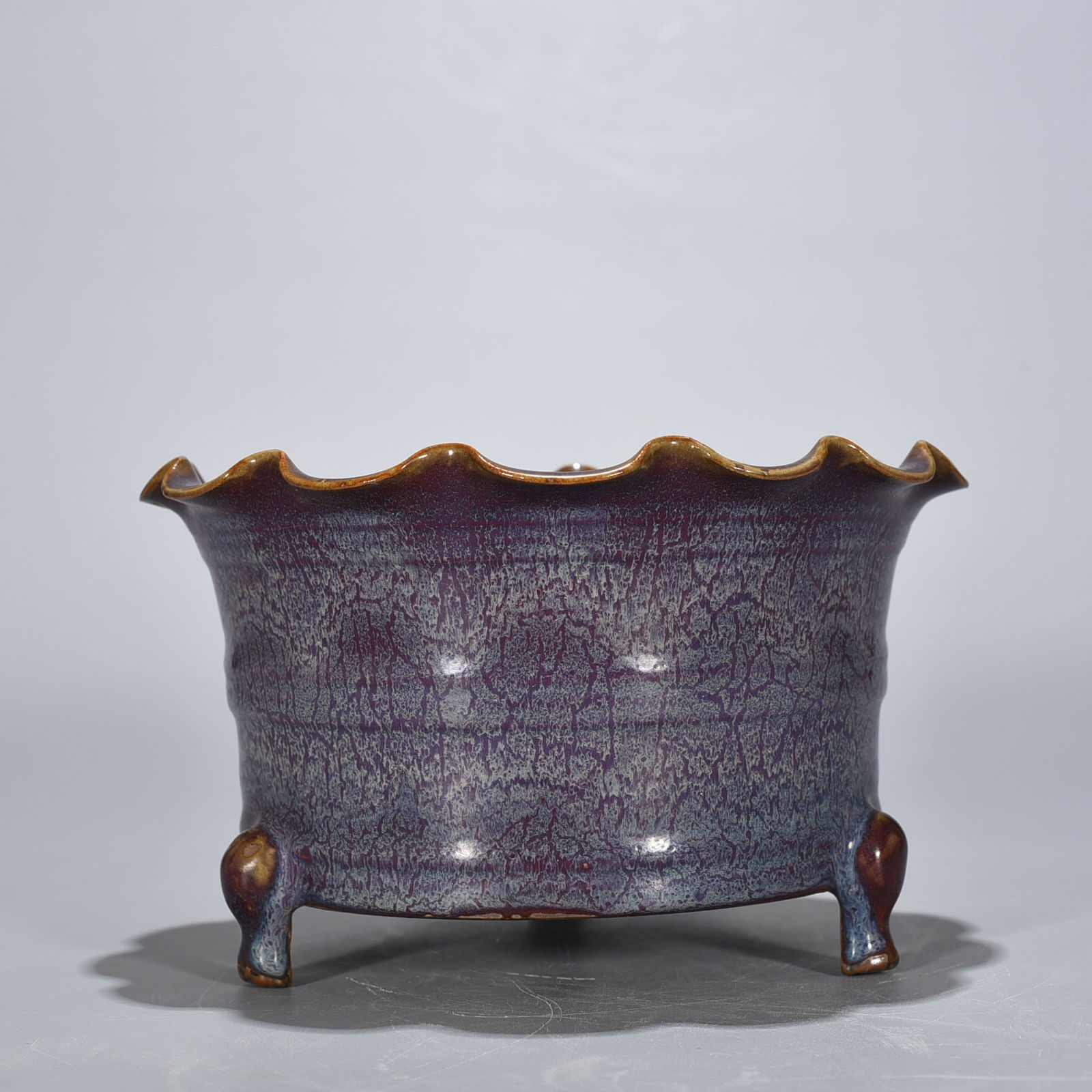 Song Dynasty Jun kiln rose purple glaze dazzling pattern flower mouth three-legged burial furnace (1 of 8)