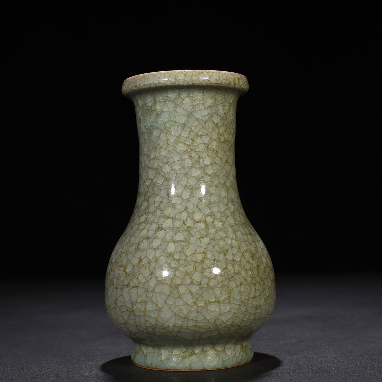 Song Dynasty Longquan official kiln ice cracked plate mouth bottle: Size: Height 18 cm - Width 10 cm Materials: Porcelain Time Period: Song dynasty Manufactured Date: 10th-c Object: Chinese Antique ⛨ Purchase With Confidence ✔ Verified Auction House