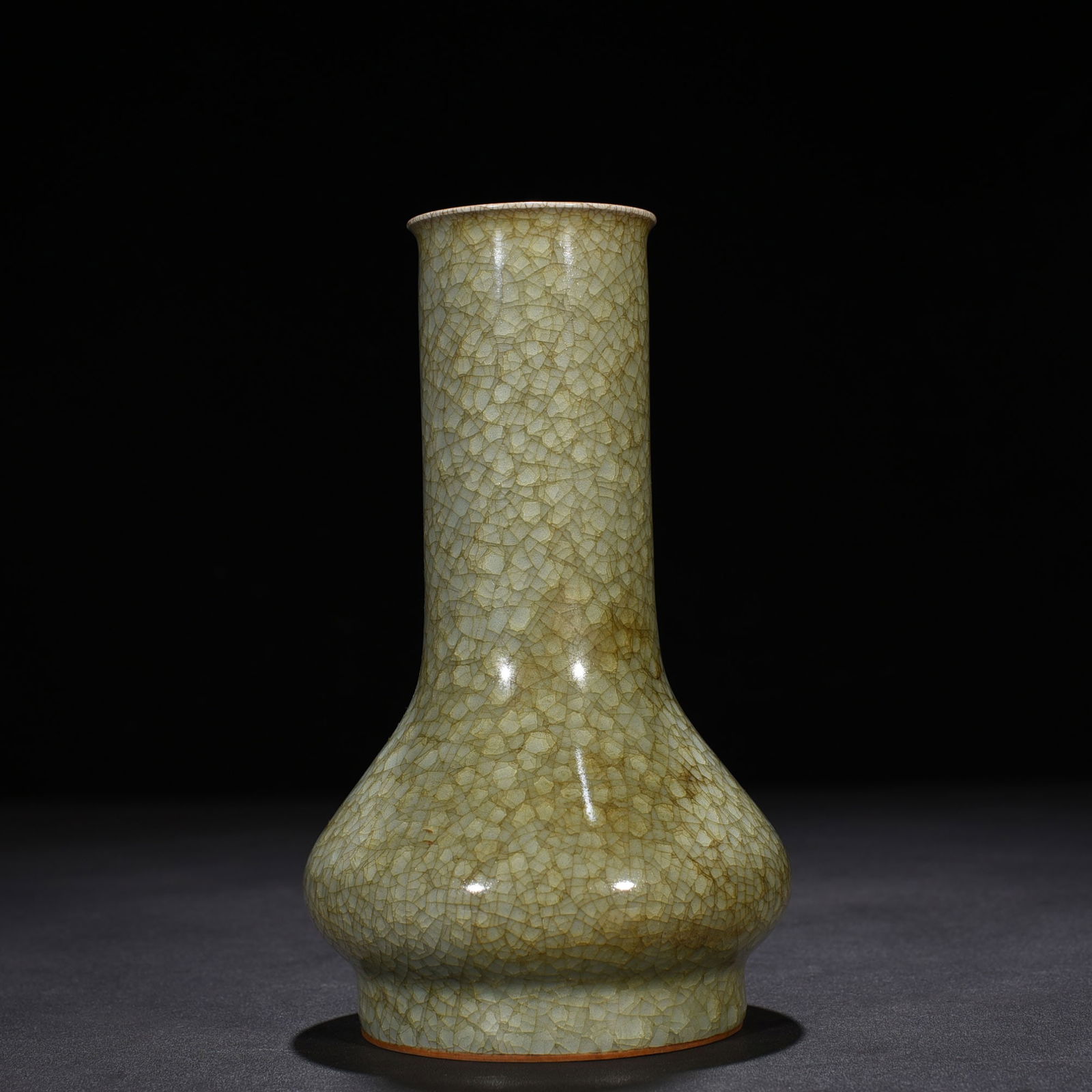 Song Dynasty Longquan official kiln ice cracked bottle (1 of 6)
