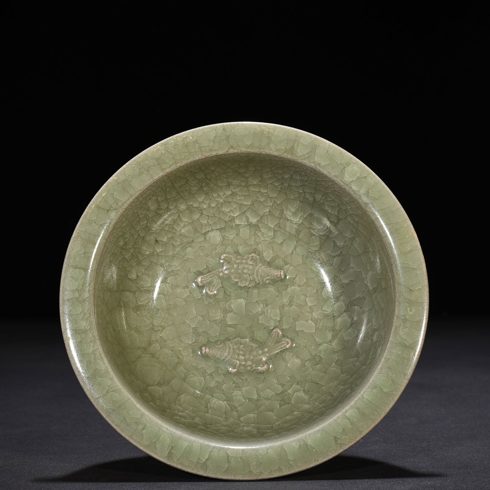 Song Dynasty Longquan kiln ice crack folded fish wash (1 of 8)