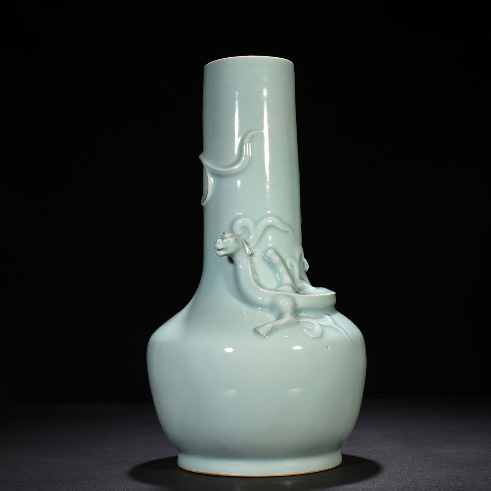 Song Dynasty Longquan kiln pink celadon glaze Panlong vase: Size: Height 47 cm - Width 24 cm Materials: Porcelain Time Period: Song dynasty Manufactured Date: 10th-c Object: Chinese Antique ⛨ Purchase With Confidence ✔ Verified Auction House