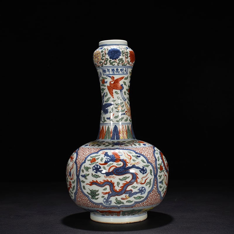 Ming Dynasty Wanli blue and white wucai dragon pattern garlic vase: Size: Height 34 cm - Width 20 cm Materials: Porcelain Time Period: Ming dynasty Manufactured Date: Wanli Mark & Period Object: Chinese Antique ⛨ Purchase With Confidence ✔ Verified