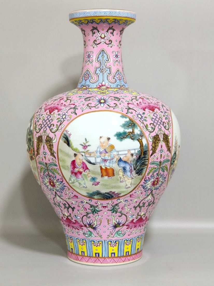 Chinese famille rose porcelain vase Qing dynasty Qianlong Mark & Period (1 of 8)