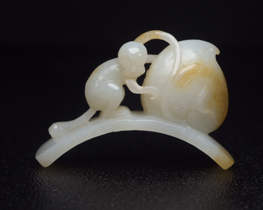 Chinese natural jade carved ornaments Qing dynasty: Size: Height 4.5 cm - Width 6.6 cm Materials: Natural Jade Time Period: Qing dynasty Manufactured Date: Qianlong Period Object: Chinese Antique ⛨ Purchase With Confidence ✔ Verified