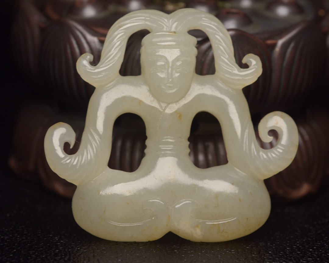 Chinese natural jade carved ornaments Qing dynasty: Size: Height 5.5 cm - Width 5.1 cm Materials: Natural Jade Time Period: Qing dynasty Manufactured Date: Qianlong Period Object: Chinese Antique ⛨ Purchase With Confidence ✔ Verified