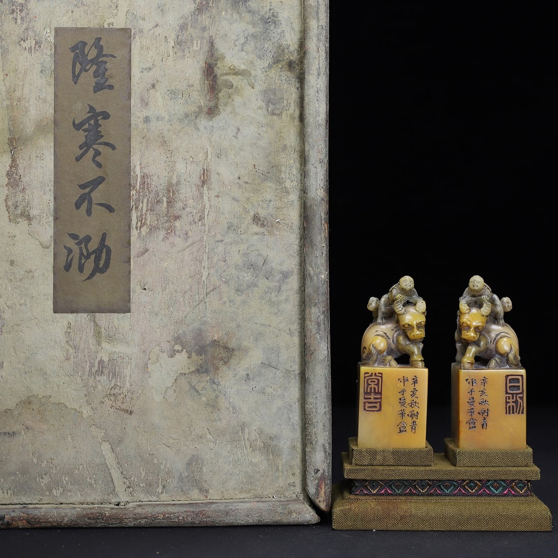 Chinese natural shoushan stone carved seal set Qing dynasty: Size: Height 10 cm - Width 3.5 cm Materials: Natural Shoushan stone Time Period: Qing dynasty Manufactured Date: Qianlong Period Object: Chinese Antique ⛨ Purchase With Confidence ✔