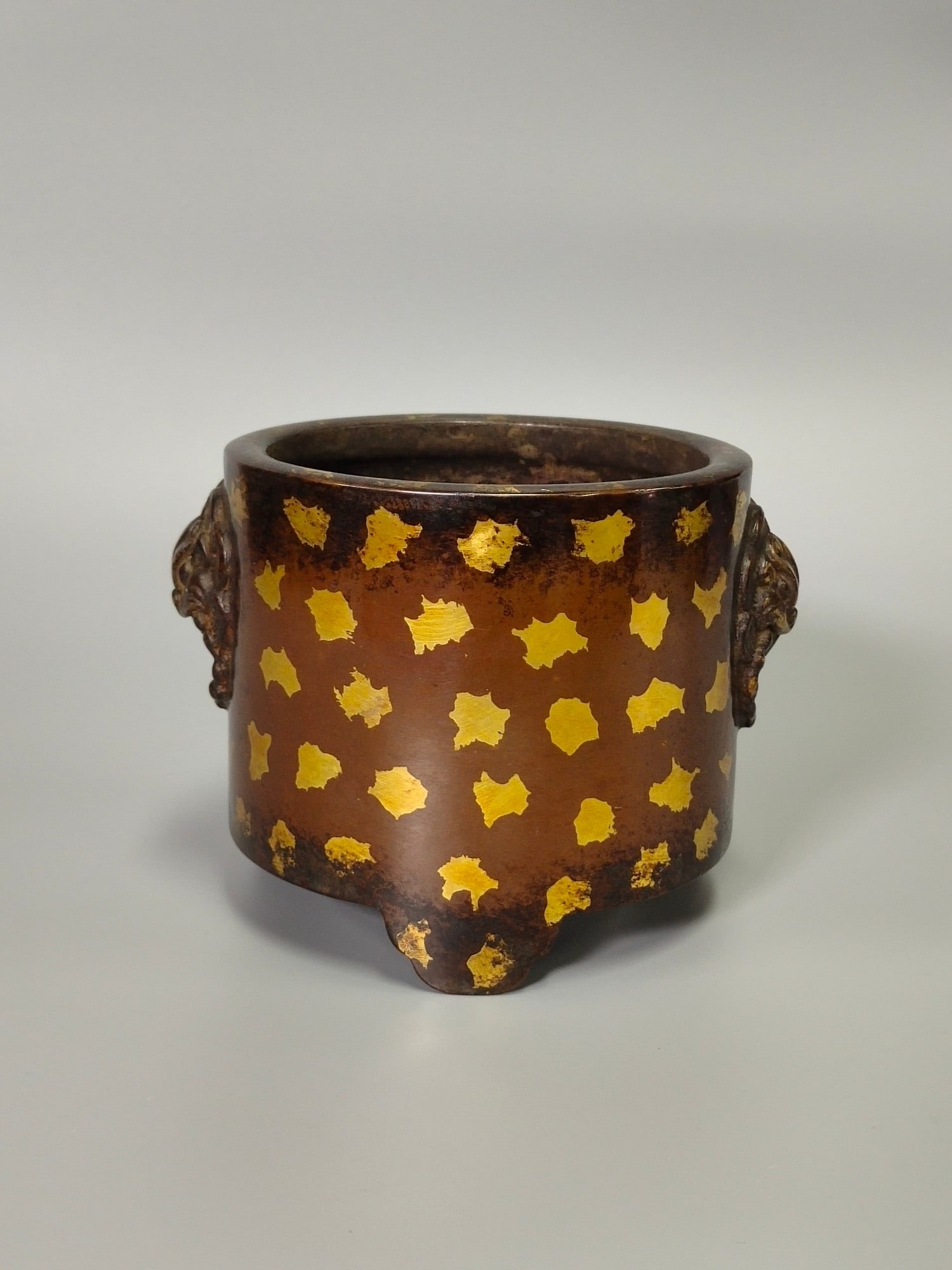 Chinese gilt bronze incense burner Ming dynasty Xuande Mark & Period: Size: Width 12 cm - Height 15 cm Materials: Gilt Bronze Time Period: Ming dynasty Manufactured Date: Xuande Mark & Period Object: Chinese Antique ⛨ Purchase With Confidence ✔ Verifi