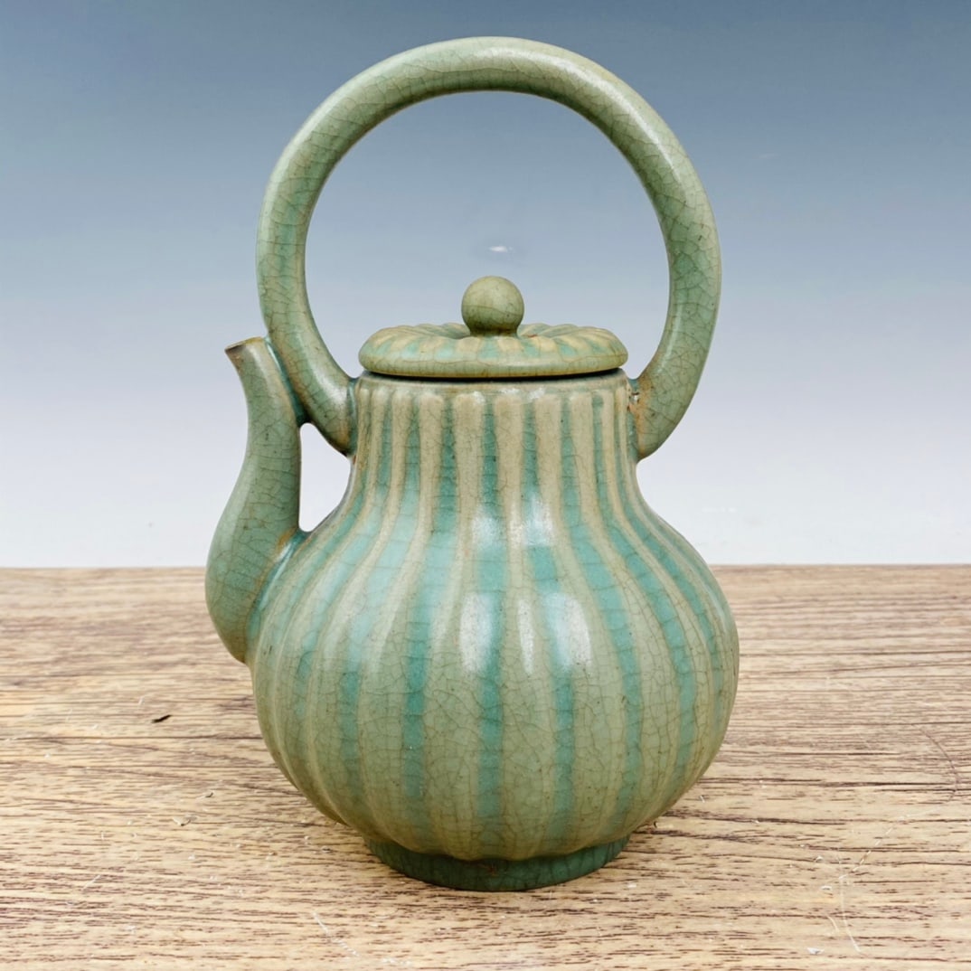 Chinese ru kiln porcelain pot Song dynasty (1 of 9)