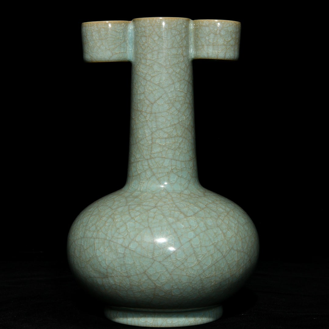 Chinese ru kiln porcelain vase Song dynasty (1 of 9)