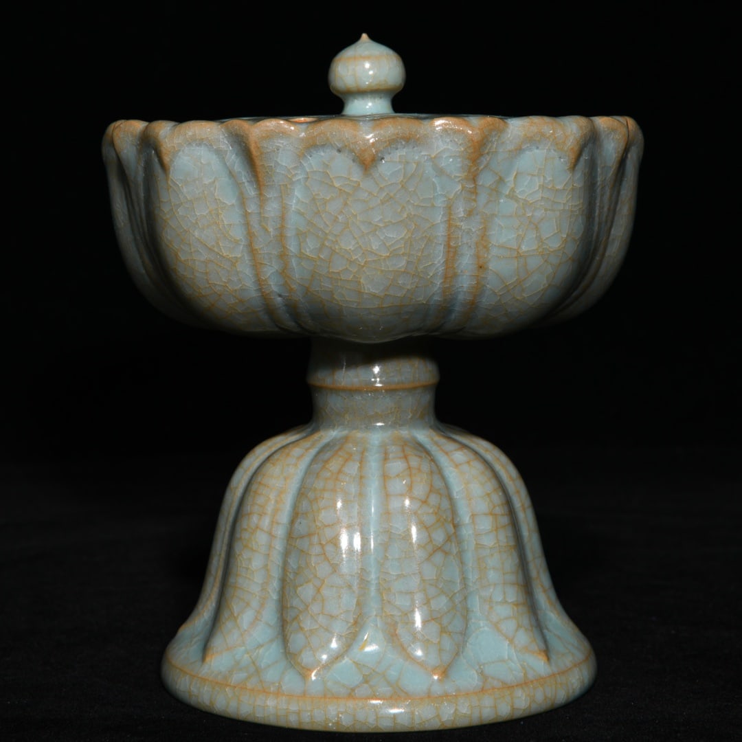 Chinese Ru kiln ice crack smoker Song Dynasty (1 of 9)