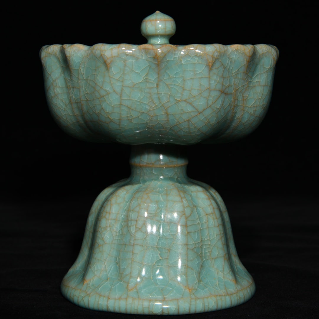 Chinese Ru kiln ice crack smoker Song Dynasty (1 of 9)