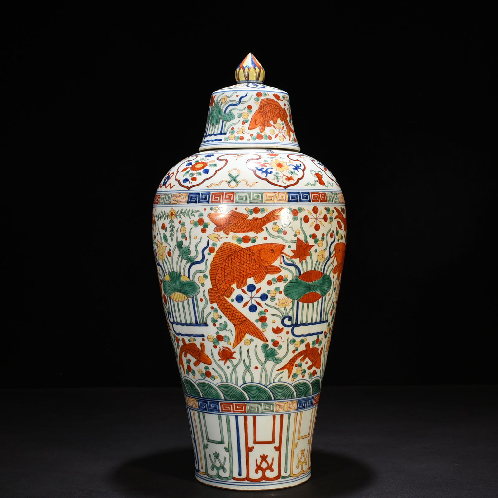 Ming Dynasty Jiajing blue and white colorful fish and algae pattern plum vase (1 of 9)