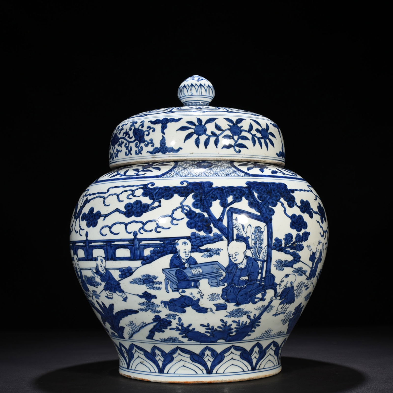 Ming Dynasty Jiajing blue and white baby playing picture covered jar: Size: Height 45 cm - Width 35 cm Materials: Porcelain Time Period: Ming dynasty Manufactured Date: Jiajing Mark & Period Object: Chinese Antique ⛨ Purchase With Confidence ✔ Verifie