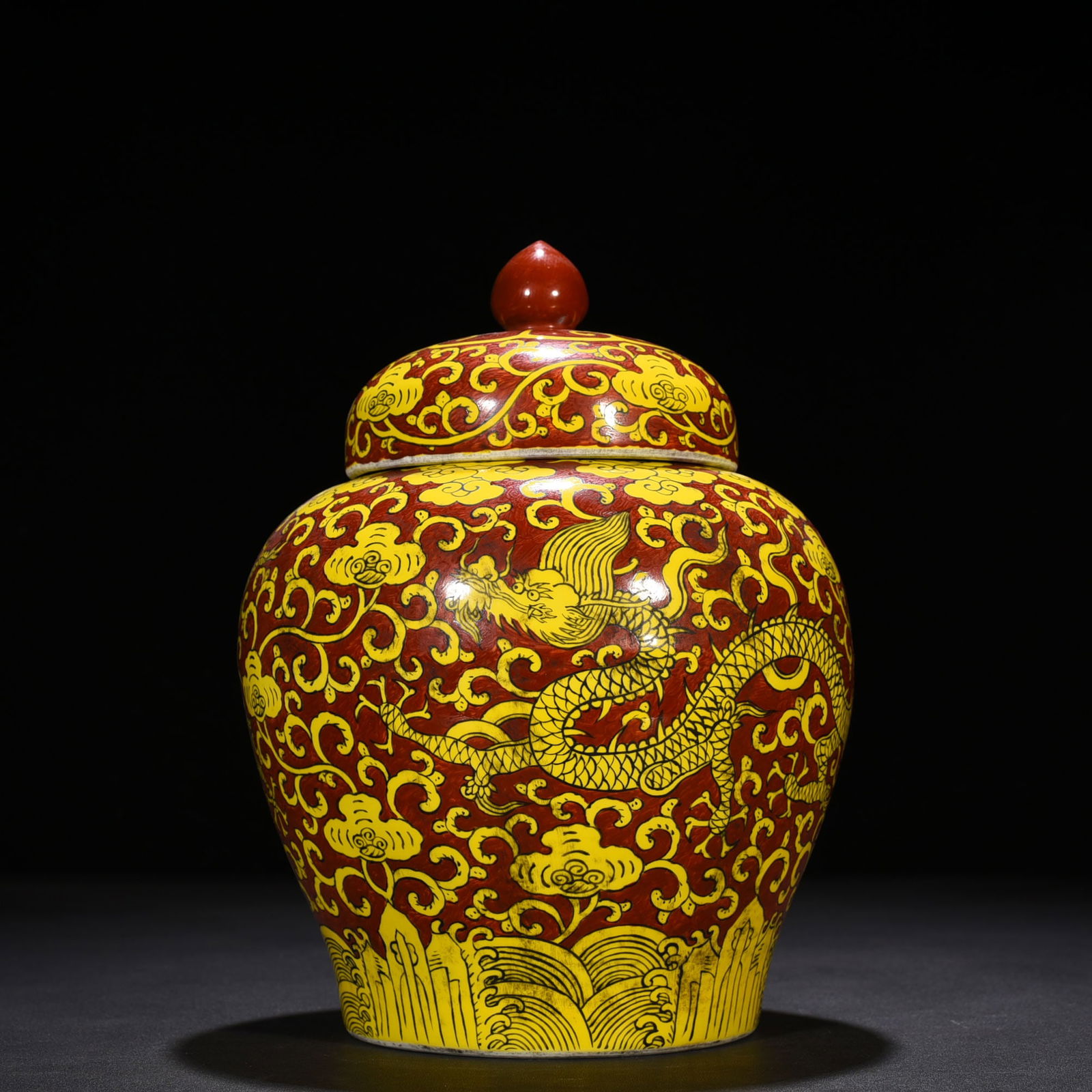 Ming Dynasty Jiajing yellow and red dragon pattern covered jar (1 of 9)