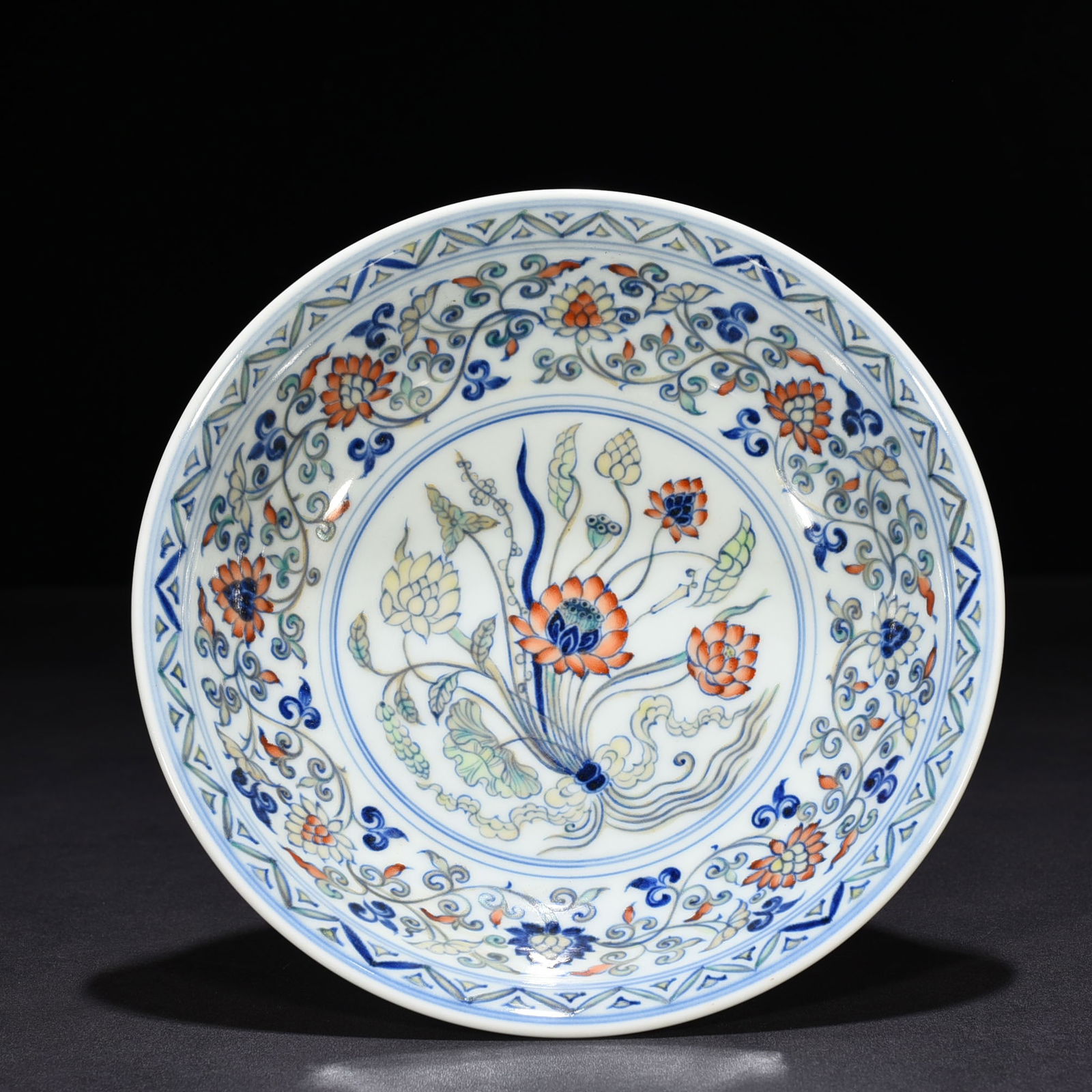 Chinese wucai porcelain dish plate Ming dynasty Xuande Mark & Period (1 of 8)