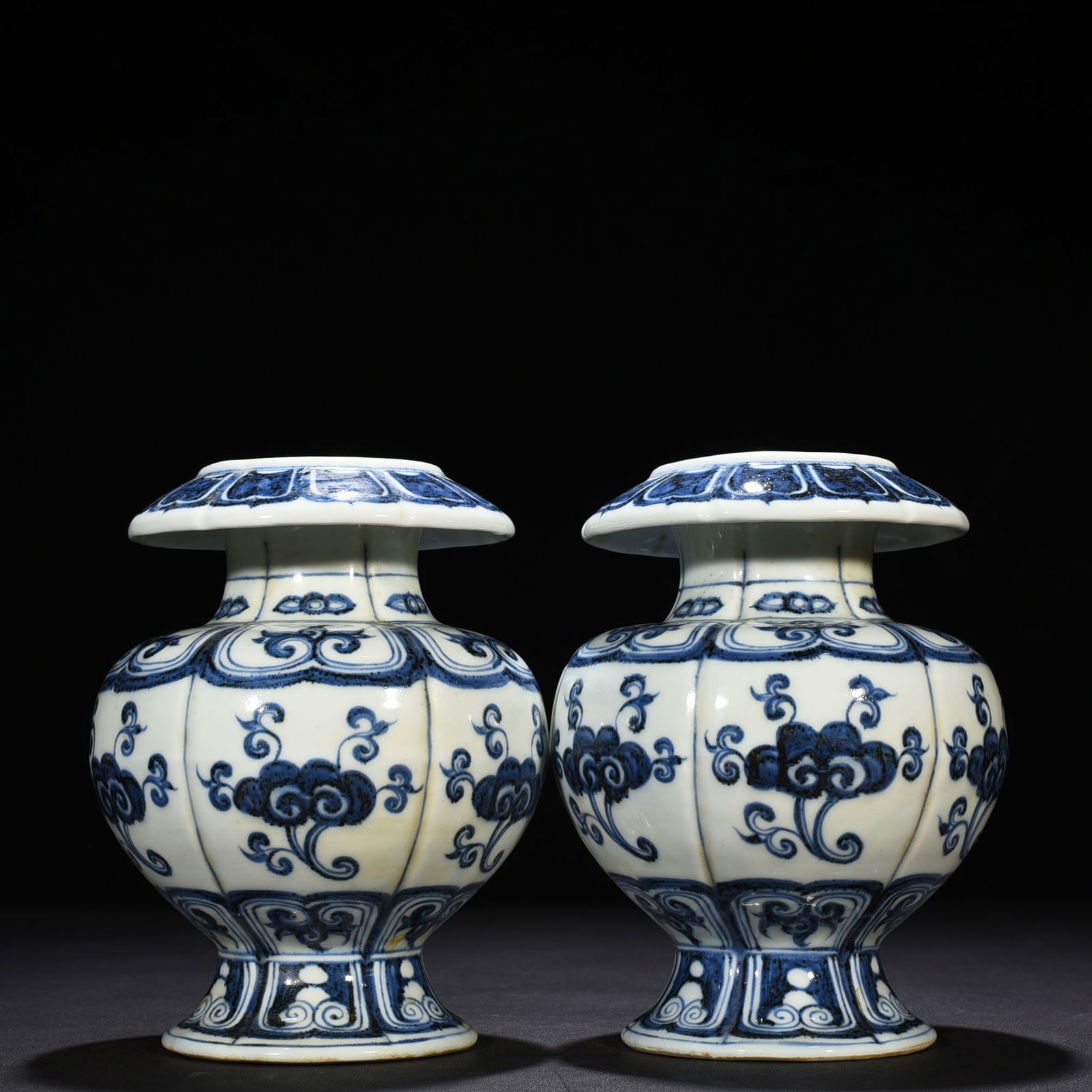 Chinese blue and white porcelain vase pair Ming dynasty Xuande Mark & Period (1 of 8)