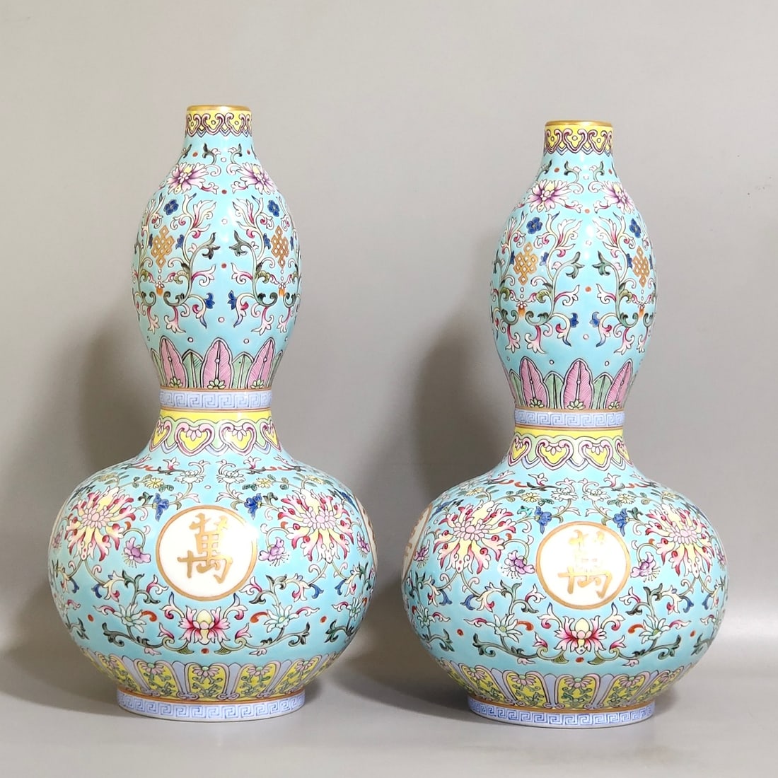 Chinese famille rose porcelain vase pair Qing dynasty Qianlong Mark & Period (1 of 9)