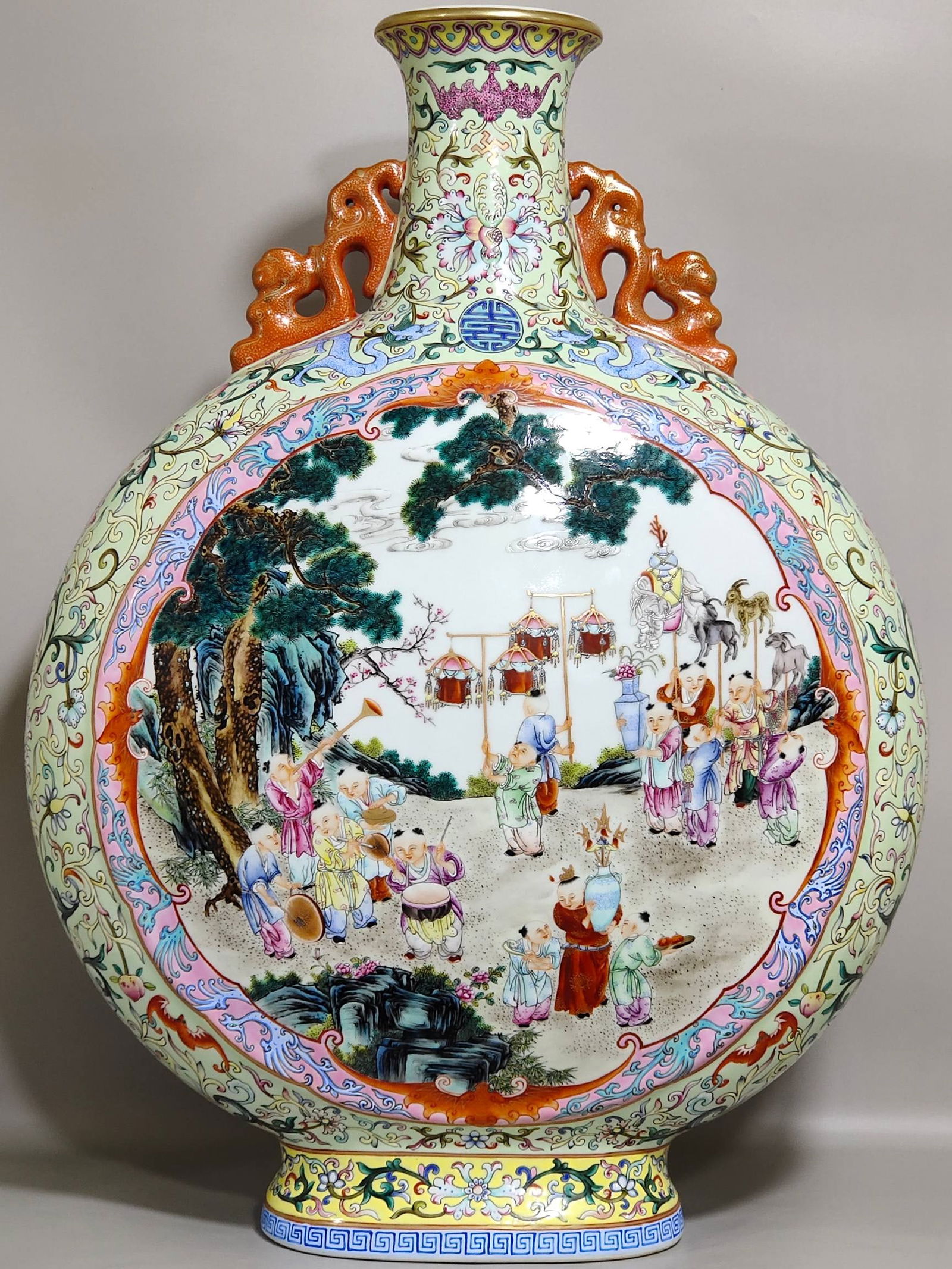 Very Rare and Huge Chinese famille rose porcelain vase Qing dynasty Qianlong Mark & Period: Size: Height 58 cm - Width 42 cm Materials: Porcelain Time Period: Qing dynasty Manufactured Date: Qianlong Mark & Period Object: Chinese Antique ⛨ Purchase With Confidence ✔ Verifi